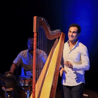 Músico, arpista y compositor.