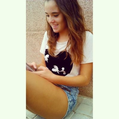 17.Vivamos y que pase lo que tenga que pasar. Quiero robarte sonrisas con mis tonterías.