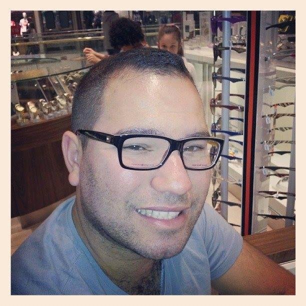 Sou profissional  da área de Comunicação Corporativa formado em Jornalismo com enfâse em Gestão da Comunicação e Pós Graduação em Marketing.