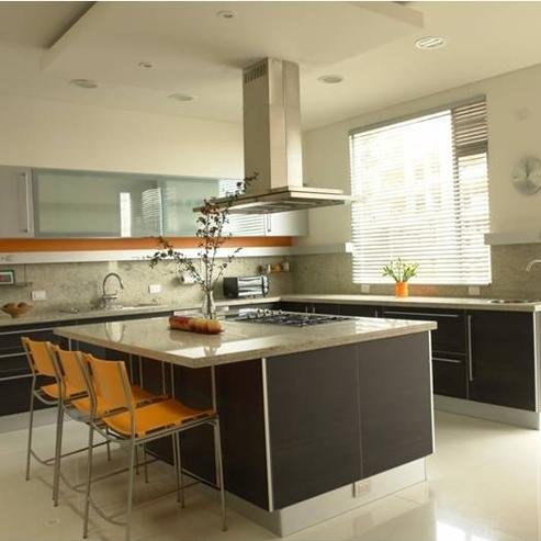 Venta e instalaciones completas de granito, mármol y cuarzo. Tel: 220-5395 // 3900 // email: contacto.panama@marquitec.com