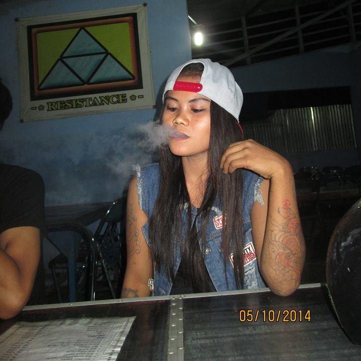 RiaUlffa's profile picture. Lebih baik aku menutup mata dan tidak melihat apapun. daripada aku harus melihat tapi kenyataannya penuh dengan kesakitan. (⌣́_⌣̀)