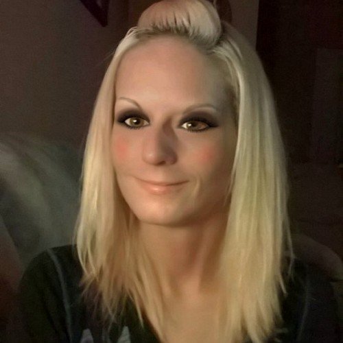 I'm a nurse&a volunteer for the ppl in need. Makeup is my passion. I love doing my makeup and dressing myself up to ferl beautiful. I'm also a cancer survivor