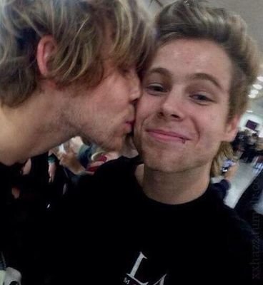 you've got a free follow from @calsloveaffair ! Go follow her there :)