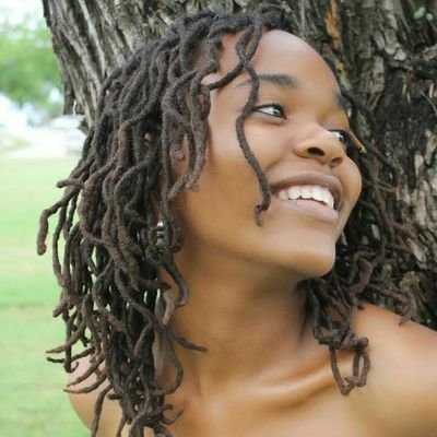 artsyliason's profile picture. 