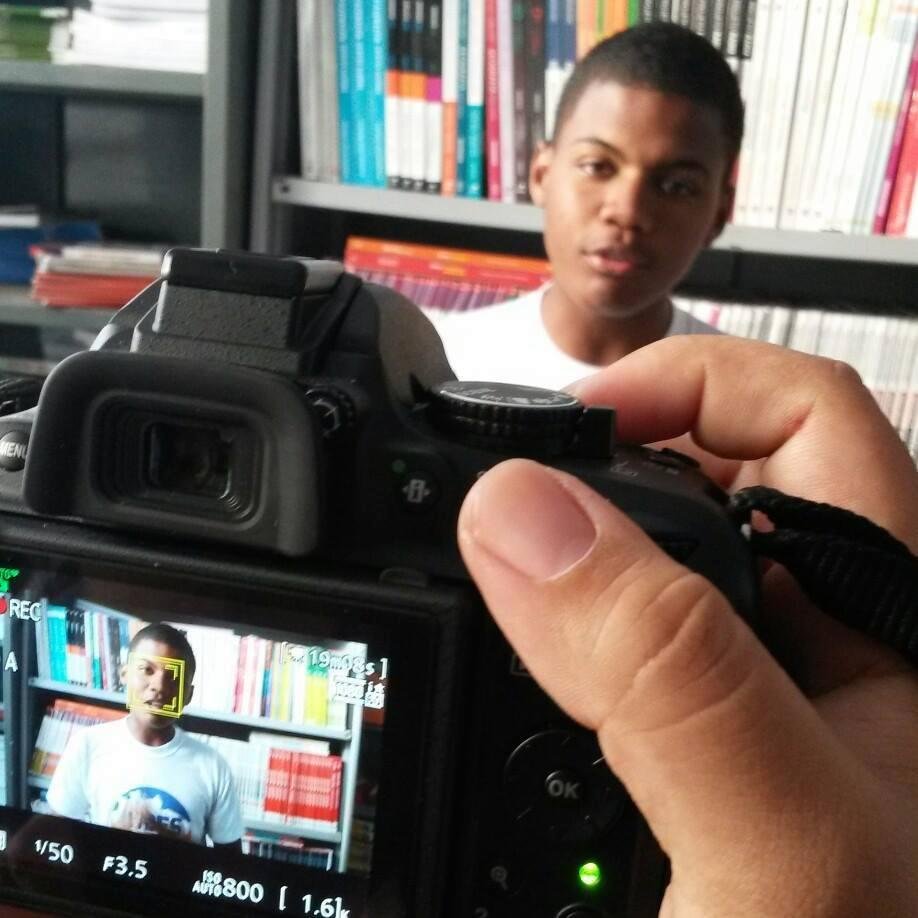 Membro da coordenação estadual e nacional do Reinventar e atualmente, vice-presidente da União Brasileira dos Estudantes Secundaristas.