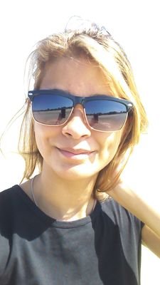 Sou desastrada, não tenho o corpo perfeito, me esqueço das coisas rápido, não custumo ser chata :) Mas  uma coisa que eu nunca vou conseguir ser é normal