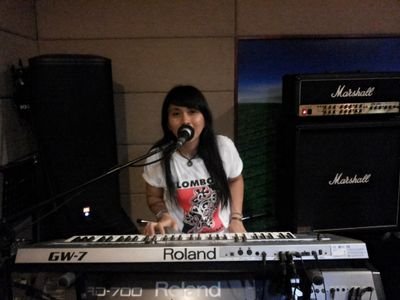 yang suka pegang mic.. sambil teriak2 di @IDReplickha