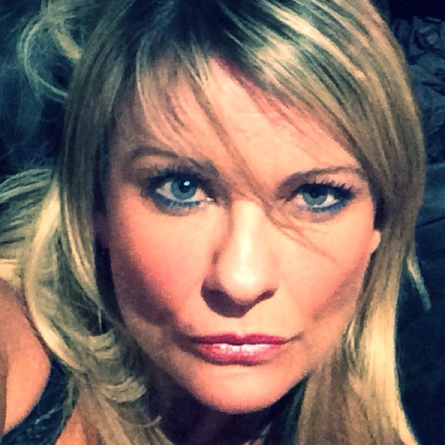 Entrepeneur, PD Coach, Single,Mum of 2. Creator of BringSexyBak a positive social/help network 4 women. #ThinkFeelPositive