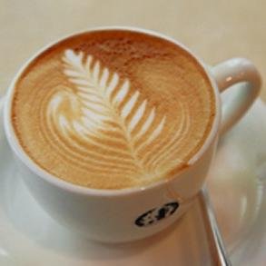 コーヒー好きな方にはもっとコーヒーが好きになるような情報をツィードしていきます。あまり好きでない方は、今よりも好きになるような内容をツィードしていきます！(^_^)v　RTしてみんなにコーヒーの事をもっと知ってもらいましょう！　＃相互フォロー #フォローミー #RT拡散 #コーヒー #エスプレッソ #カプチーノ