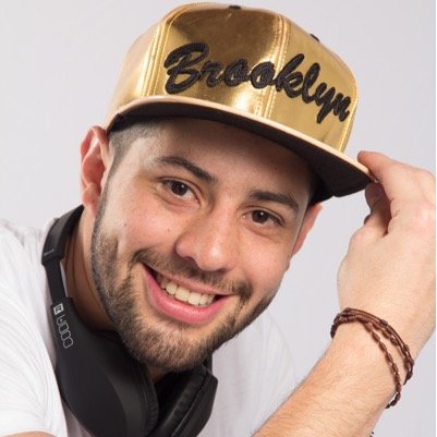 Artista del género urbano Promocionando mi primer sencillo 'Baila conmigo' Nacido en Venezuela, radicado en Colombia W-Raytz #DeCorazón