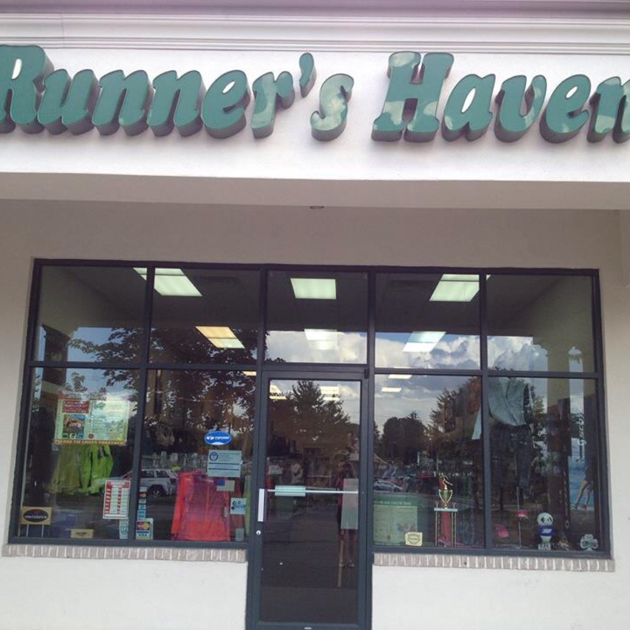 Morris County NJ Specialty Running Store.
Hrs. Mon-Fri 10am-7pm, Thurs 10am-8pm, Sat 10am-5pm, Sun 1pm-5pm.