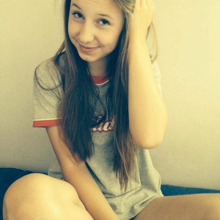 hi I'm Pauline. I'm from Europe. I love to sing music is my life :) .  Pauline :)#Polishgirl. It's my time it's my life .