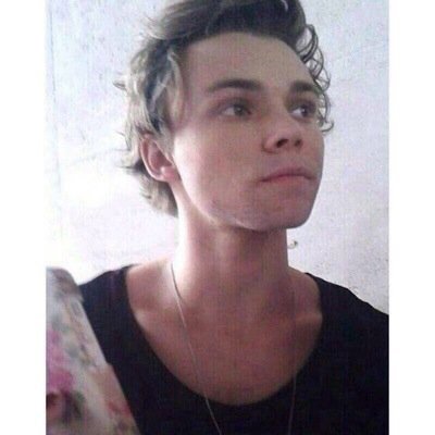 hi there follow @94saviour instead (ask to follow back)