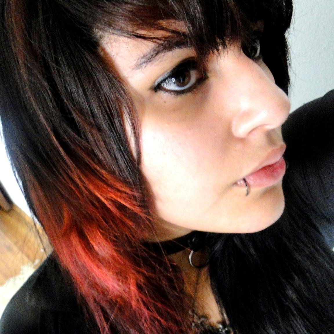 Fotógrafa, leitora, poeta e desenhista. Gothic Style (sou gótica mas sou feliz).