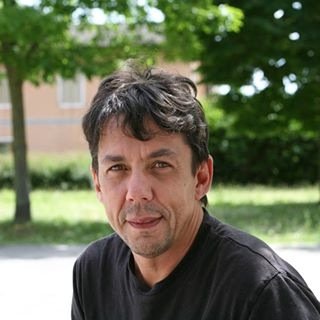 Mi occupo di cooperazione sociale, di politiche di welfare e del lavoro.