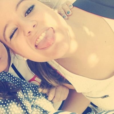 12Otoños. Con una MEJORAMIGA por delante de todos. Yo no maduro, ya que prefiero pedir perdon antes que perdir permiso. Enamorada de un capullo†.