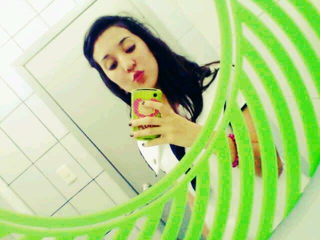 xxD kiss...Cristiano Ronaldo ....HALA MADRID hello..i`m sheyla :D FOLLOW ME and FOLLOW BACK xD