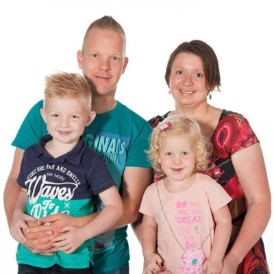 Getrouwd met Wouter, moeder van Rowin en Lynn.
Leerkracht op GBS de Parel, eigenaar Haarroosjes