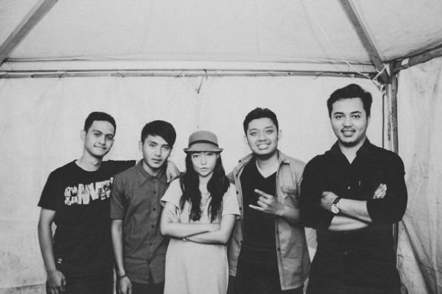 BABYDEE is @cimoyapriliani (vocals) @Arie_MFajar (guitar) @abdi_riezha (drums) @andri_gian (bass) | CP: 082126625685 pin : 51D53DC8