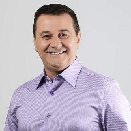 Mestre de Cerimônias, Radialista, Apresentador de TV e Vereador pelo PMDB em Joinville, SC.