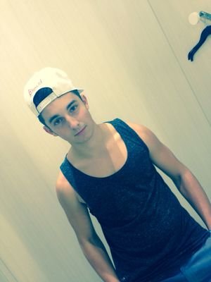 PVetturini's profile picture. credo che nella vita le cose importanti siano 2: l'AMICIZIA e l'AMORE