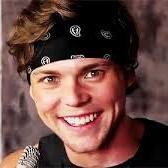 free follow from @catcherirwin and @conversedcalum // rt link pls? https://t.co/VuyvuIDB84