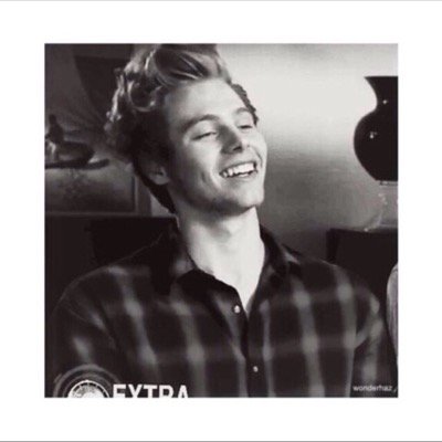 dont follow this acc, follow @othannah because she gave you a free follow :)