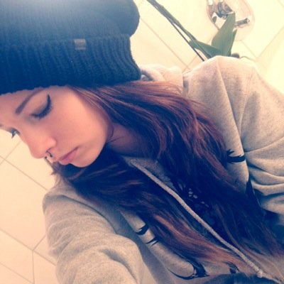 Lari | germany | Atheistin | single | getunnelt | gepierct