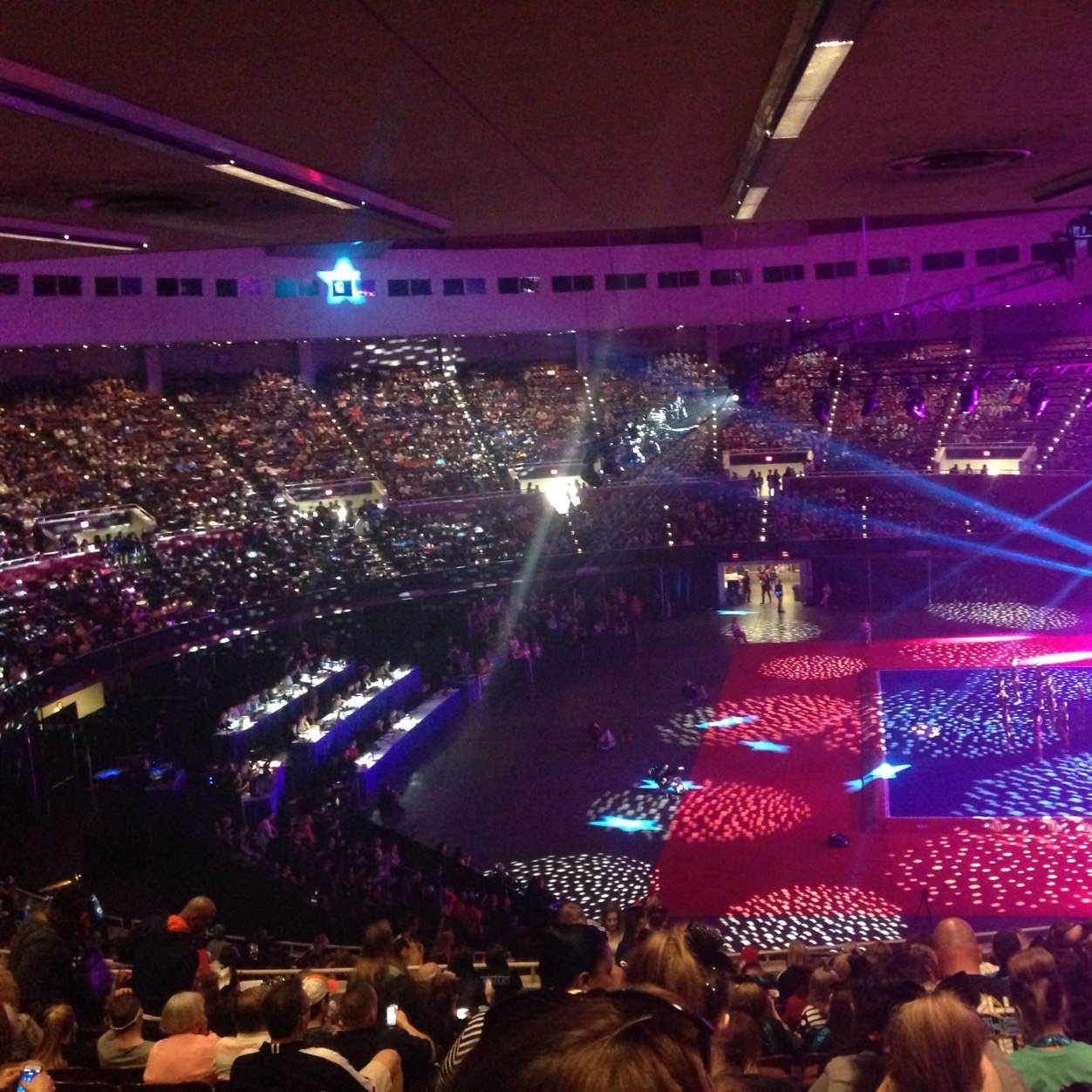 cheer_on_fleek's profile picture. Cheerleading, Serving you fierce all day everyday.