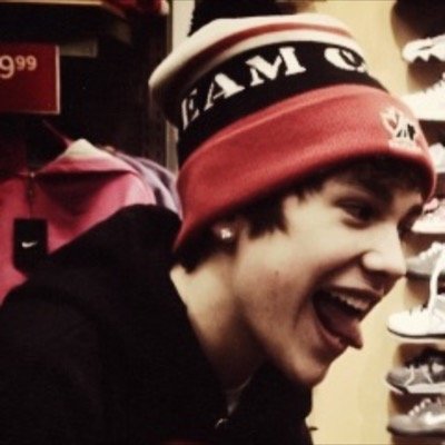 Follow @httpxtaylor please Or I unfollow you ! Thanks !!!!!!