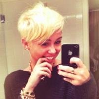 follow gratis, agora siga a @SABORAVRIL ela sdv na, nem precisa pedir !#@$%&*