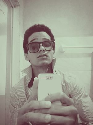 Cantor & compositor /                                                         Eu sou o que a bíblia diz que eu sou :-)