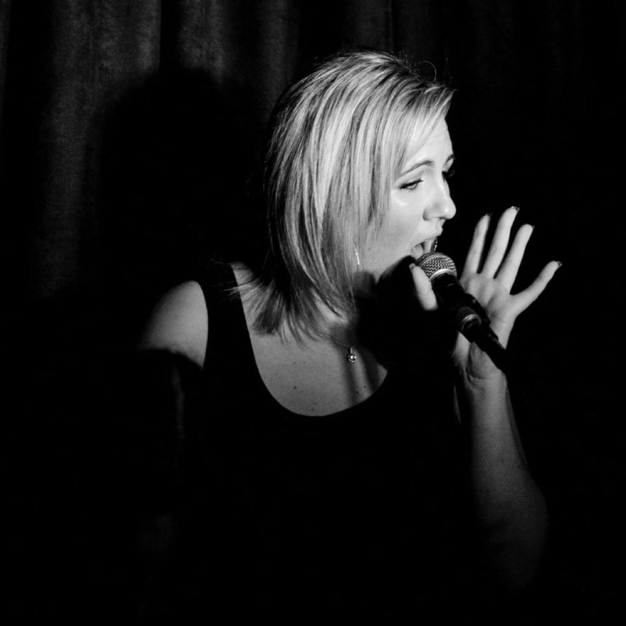 London based singer originally from Wales Specialising in Soul/Blues/Motown/R&B
http://t.co/hIBhgwtPUX