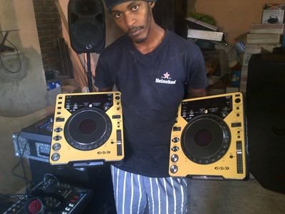 10 years of being an ordinary house Dj. for bookings.Facebook olefile Matroos    BBM.  79A11EAA   cell. 0605001834