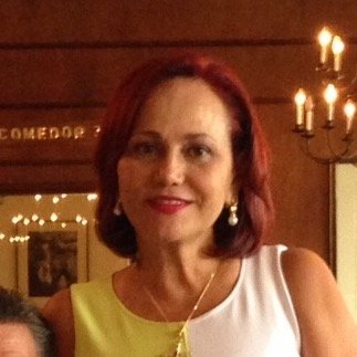 Soy una mujer del monton, con hijos, esposo.   Trato de mirar con objetividad, la realidad de nuestro pais.  Hogar.