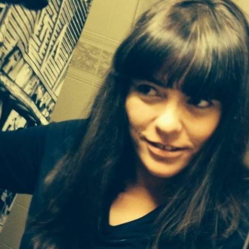 raque7a's profile picture. Graphic designer.