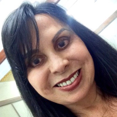 Alma de Escritora ,Coração na Psicanálise, sobretudo sou uma Mulher que vive com intensidade os momentos que derramo nas páginas dos livros.