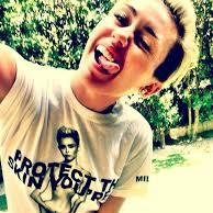 amo a justin y a miley :)