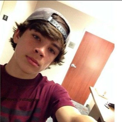 0/Hayes your hero wears capes? oh cool. well, not to brag, but my hero wears Vans ❤️