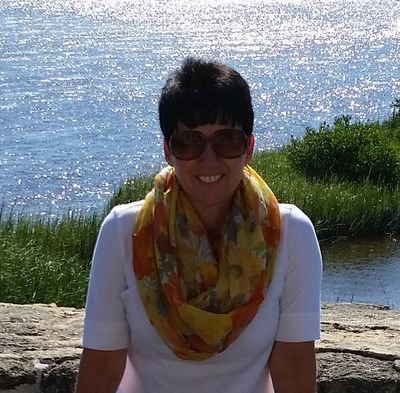 2thecee's profile picture. “Don't grow up too quickly, lest you forget how much you love the beach.”

-- Michelle Held