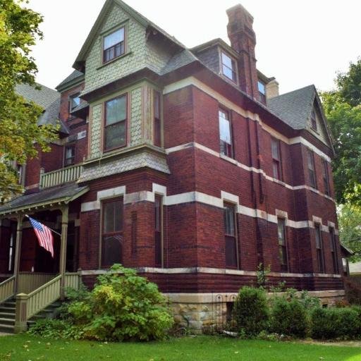 TDunbarHouse's profile picture. A 1880s house in the historic Pullman neighborhood, being restored to its original condition. Tweets from 1900 resident Thomas Dunbar signed TD.
