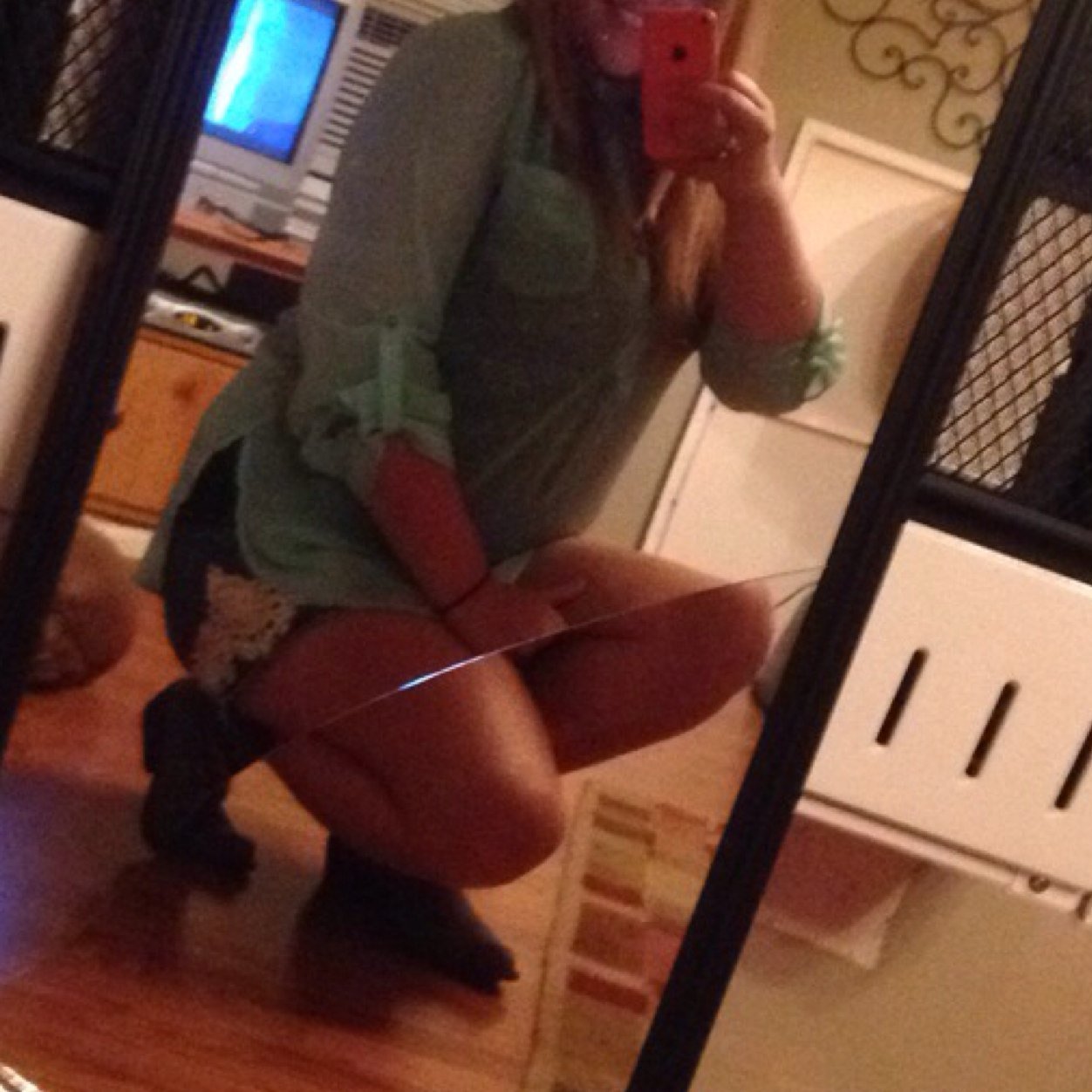 Live fast, die young, bad girls do it well. / Avi is me. / Southern party girl. / Scorpio. / 18.