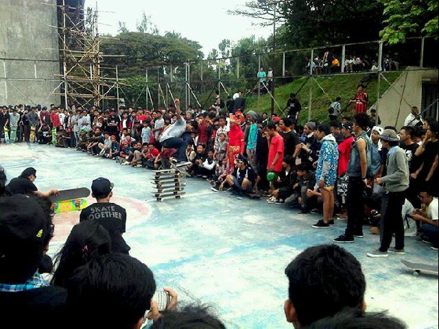 This Is Me; Brand*@LomlandCloth. Magazine*@Damn_magz. Music,Photography,etc.*@Kancut_management. Sport*@SRLBmx @Leaadskateboard @HappenSK8