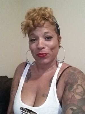I am a down to earth female. I appreciate life, and respect that I wake up daily above ground. A real chick wanting Real ppl in my life. Liars keep it movin