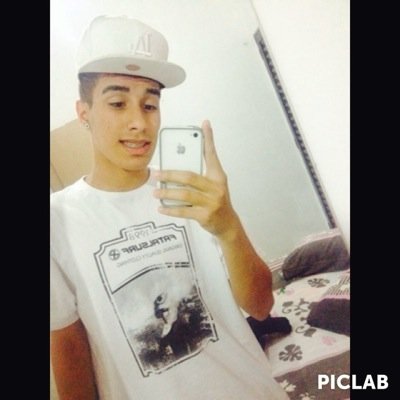 Não abaixa a cabeca não fera , se nao o aba reta cai ..' Prazer um cara que não e perfeito cheio de defeitos ! Victor mozart . segui sigo de volta ✌