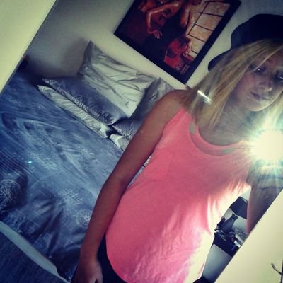 loves sport fit and has a lot of energy and is single and loves to make videos have blue eyes please follow