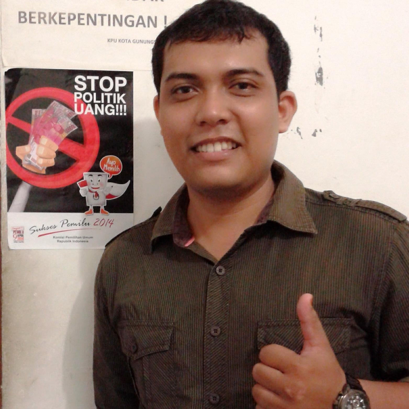 Pemerhati Sosial & Politik, Penulis dan Blogger (http://t.co/7QvXj0MFqB)