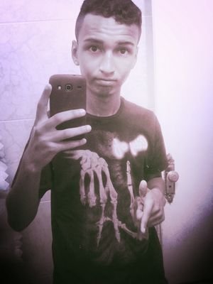 Que minha coragem seja maior que meu medo e minha força seja tão grande quanto minha fé.  
Facebook:Lucas Pessanha