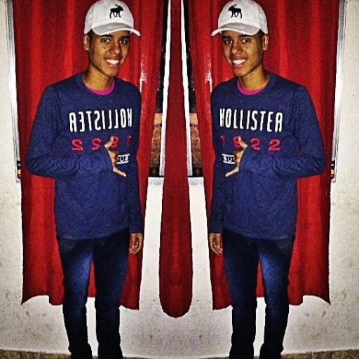 Solteiro , 15 aninho , santista , bobo , feio , legal , gosto de sair com os amigos , jogar bola , yloveyou JESUS♥