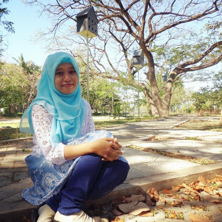 rizqyratna's profile picture. Department of Biology ITS - Botanical laboratory - B-13 Tursiops truncatus - I'm simple :)